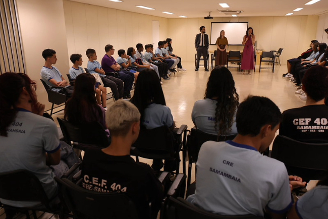 Projeto 'Promotor por um Dia' leva jovens de Samambaia ao MP