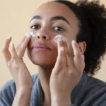 Protetor solar no inverno: dermatologista alerta sobre riscos
