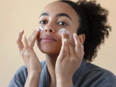 Protetor solar no inverno: dermatologista alerta sobre riscos