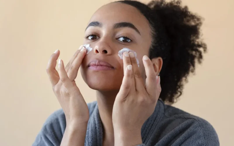 Protetor solar no inverno: dermatologista alerta sobre riscos