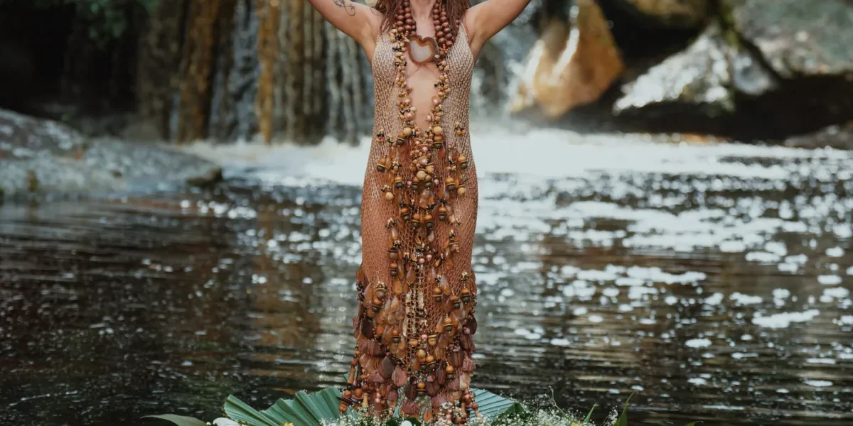 Natura Ekos lança linha inspirada na turnê de Anitta